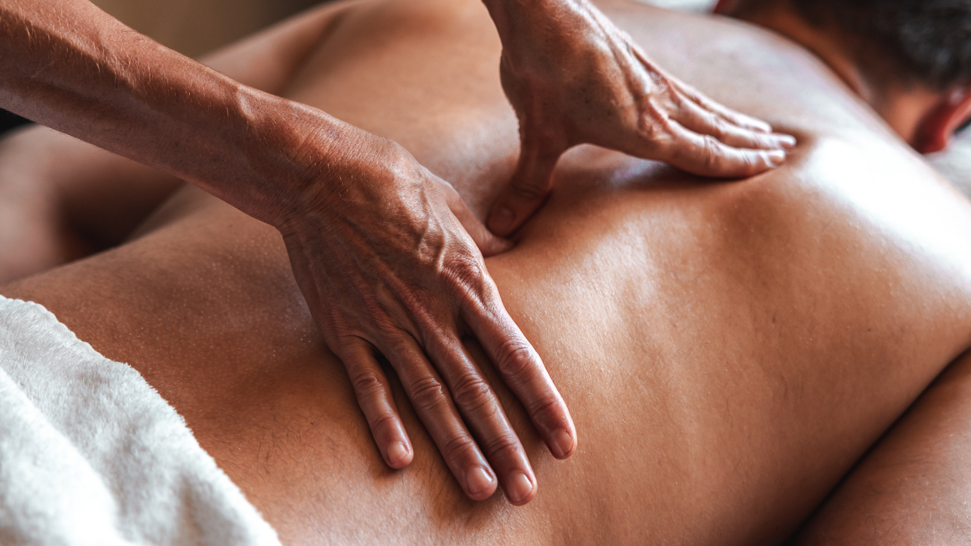 Massage du dos en relaxation